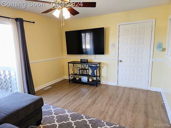 5th image of 1138 Hillcrest Dr