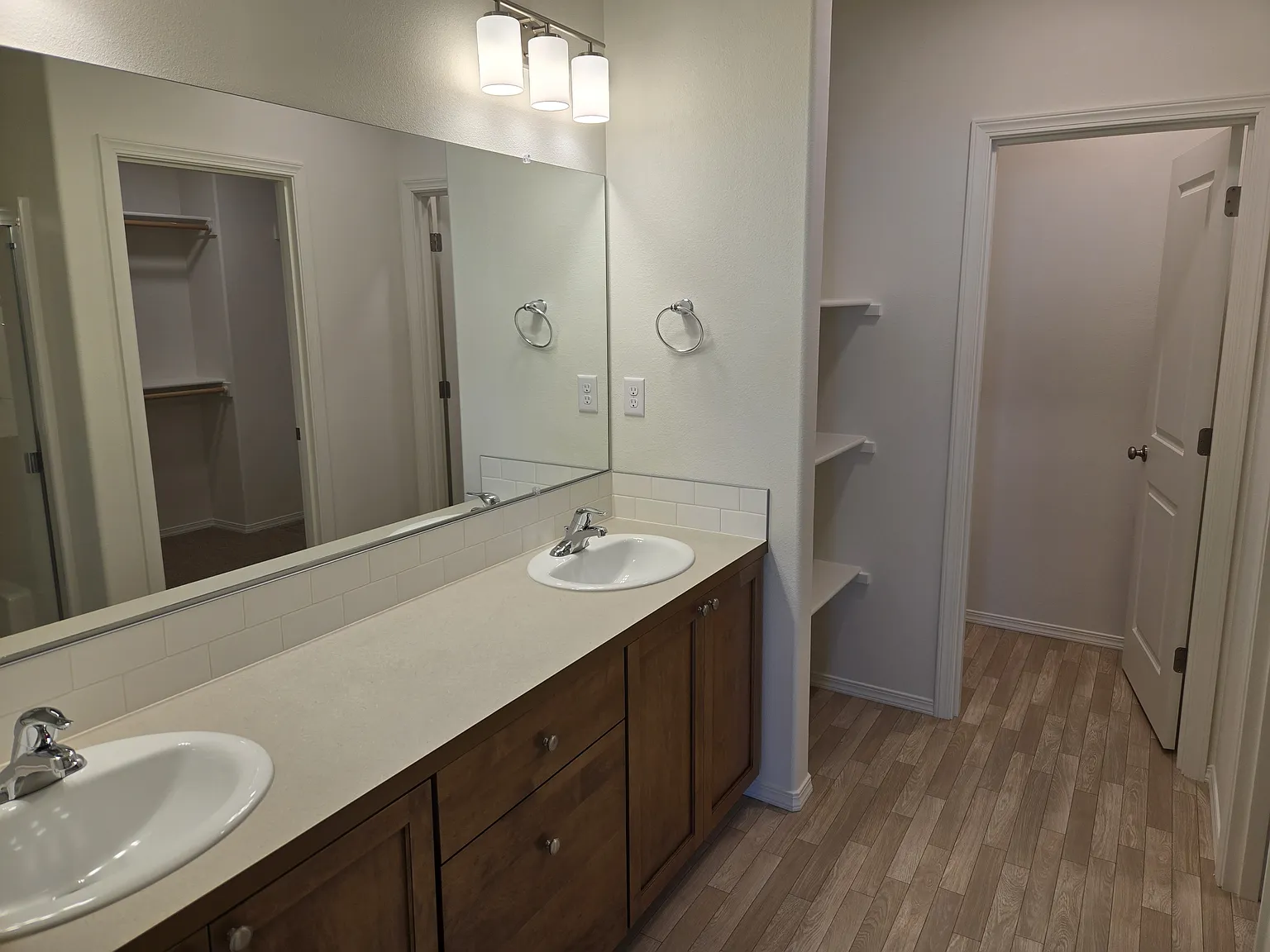 3 bed, 1574 sqft, $2,200 — Photo 4