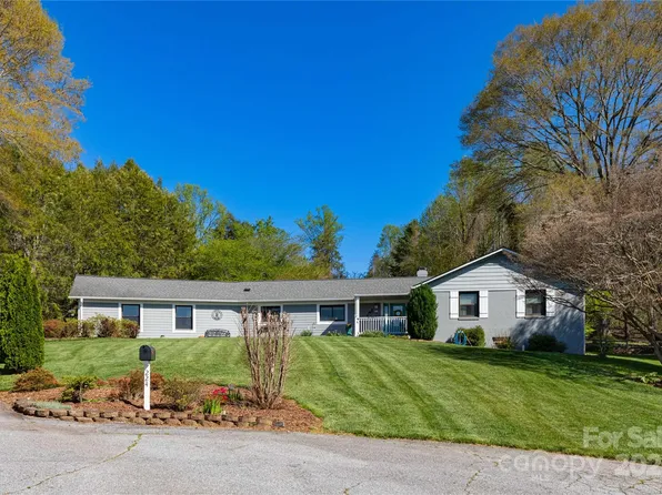 224 Northfield Ct, Hendersonville, NC 28739