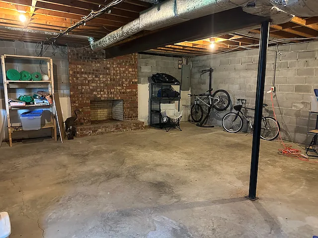 4 bed, 2.5 bath, 2800 sqft, $3,200 — Photo 4