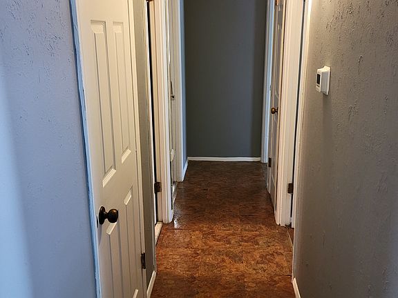 2nd image of 1424 Cove Ln