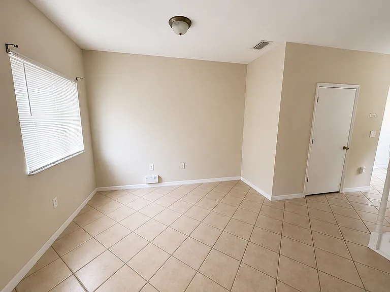 1681 SE 31st Ct — Photo 5