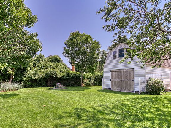 4th image of 35 Gloucester Ave