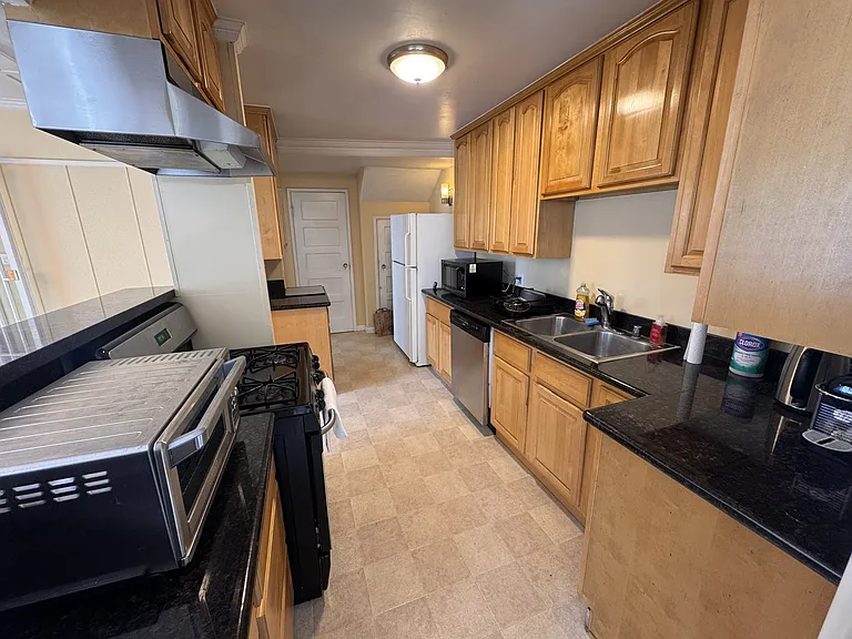 1835 Carleton St #2624 — Photo 3