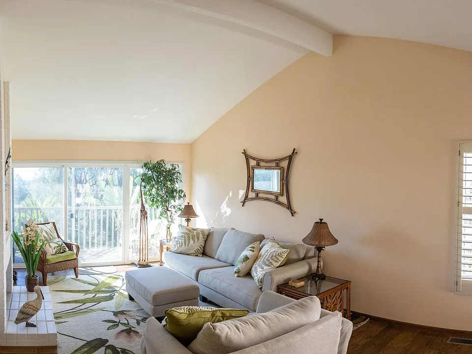 Beautiful living room with ocean view, deck, gas fireplace, bar and vaulted ceilings, as well as an attached office/den that can be used as a 3rd bedroom with its own bathroom.