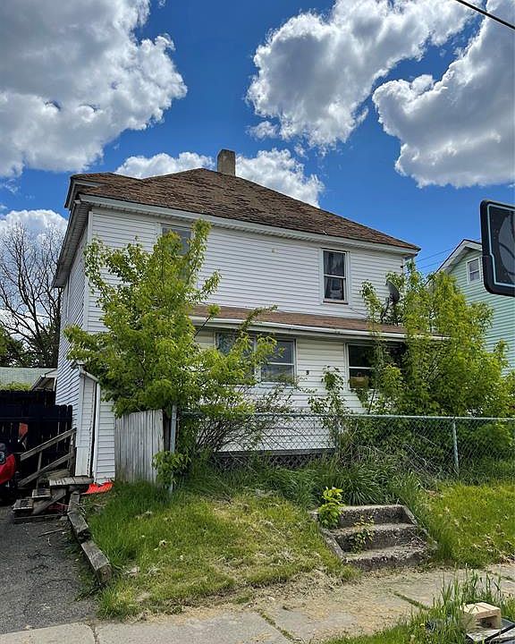 2nd image of 9 Helen St