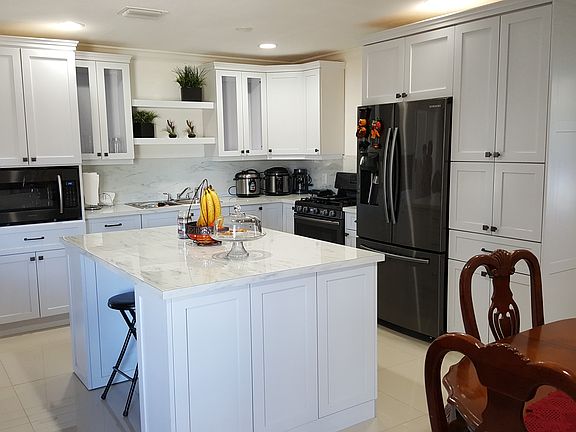 4th image of 11460 NW 39th St