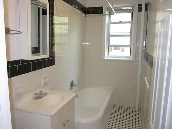 20217 43rd Ave #2, Bayside, NY 11361