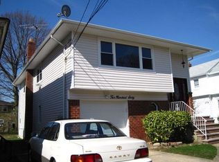 260 Cherry Ln, Floral Park, NY 11001