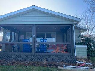 60762 Shoreline Dr, Burr Oak, MI 49030