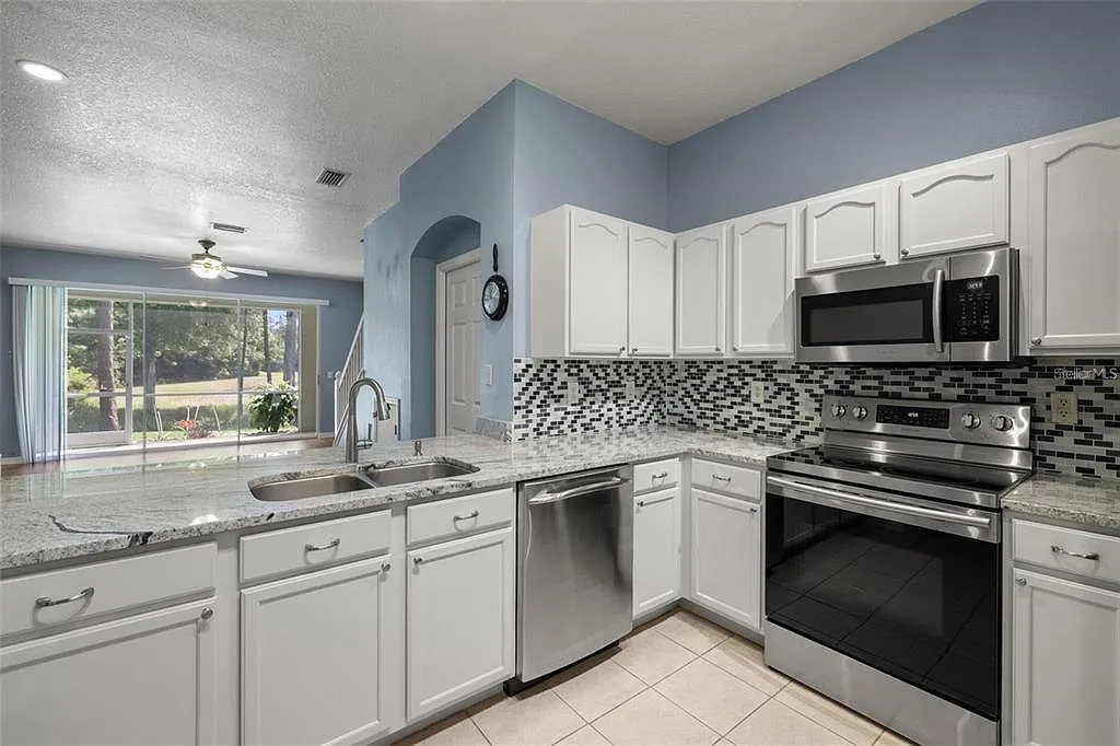 2 bed, 1.5 bath, 1272 sqft, $2,150 — Photo 4