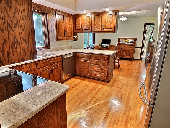 5th image of 3805 W Capilano Dr