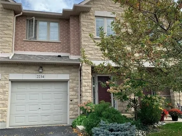 2234 Country Club Dr, Burlington, ON L7M 5A8