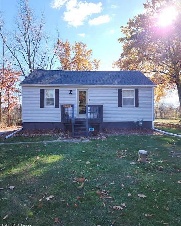 1st image of 1237 Woods Dr
