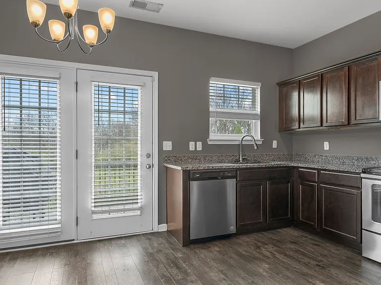 208 Jenna Lee Cir — Photo 3