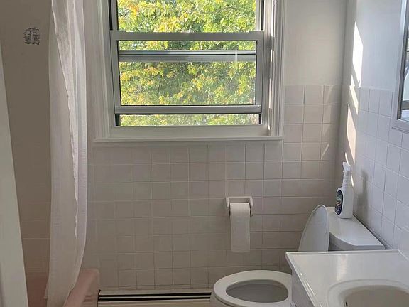 5th image of 137 Van Cortlandt Ave #2