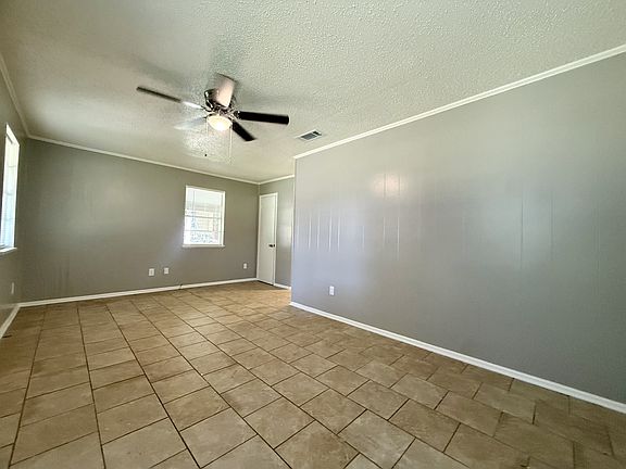 3rd image of 1015 W Ashley St