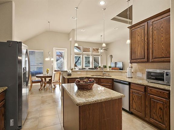 5th image of 2436 Elm Valley Dr