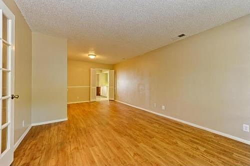 3rd image of 2205 Monarch Dr