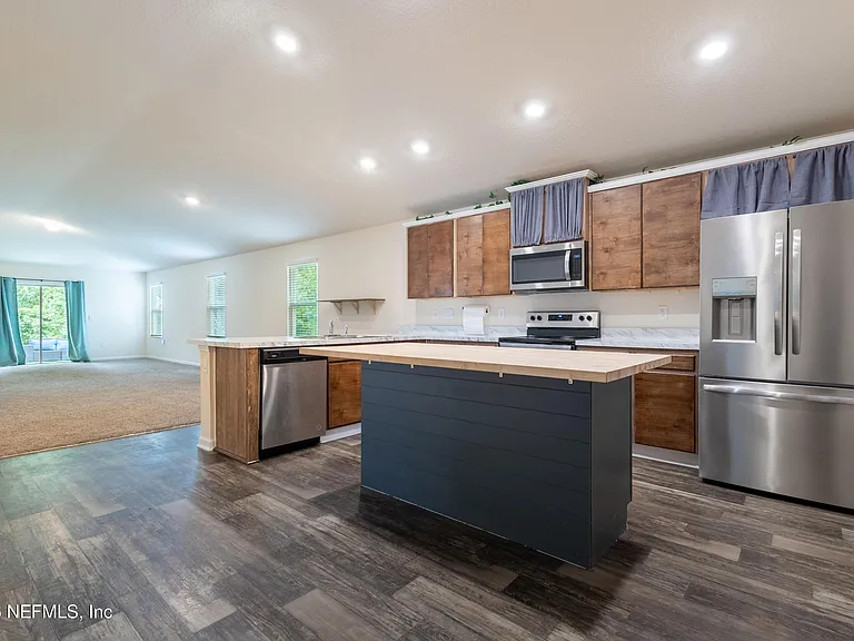 2446 Oak Stream Dr — Photo 6