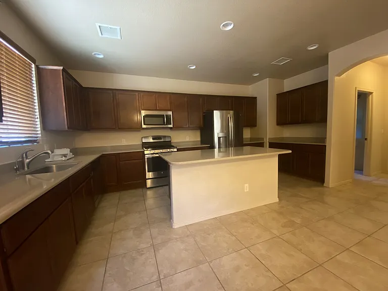 1620 Biscayne Dr — Photo 4