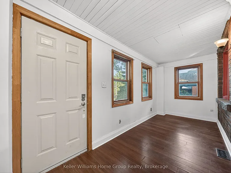 483 Woolwich St — Photo 7