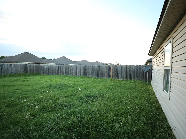 3809 Remington Dr — Photo 11