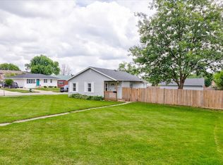 911 E 1st Ave, Indianola, IA 50125