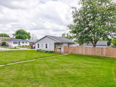 911 E 1st Ave, Indianola, IA, 50125