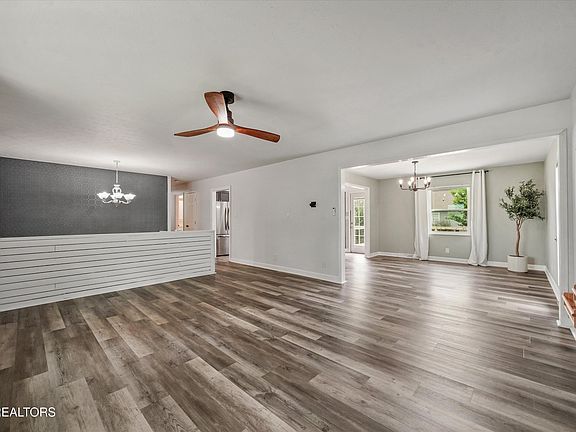 5th image of 104 Suffolk Dr