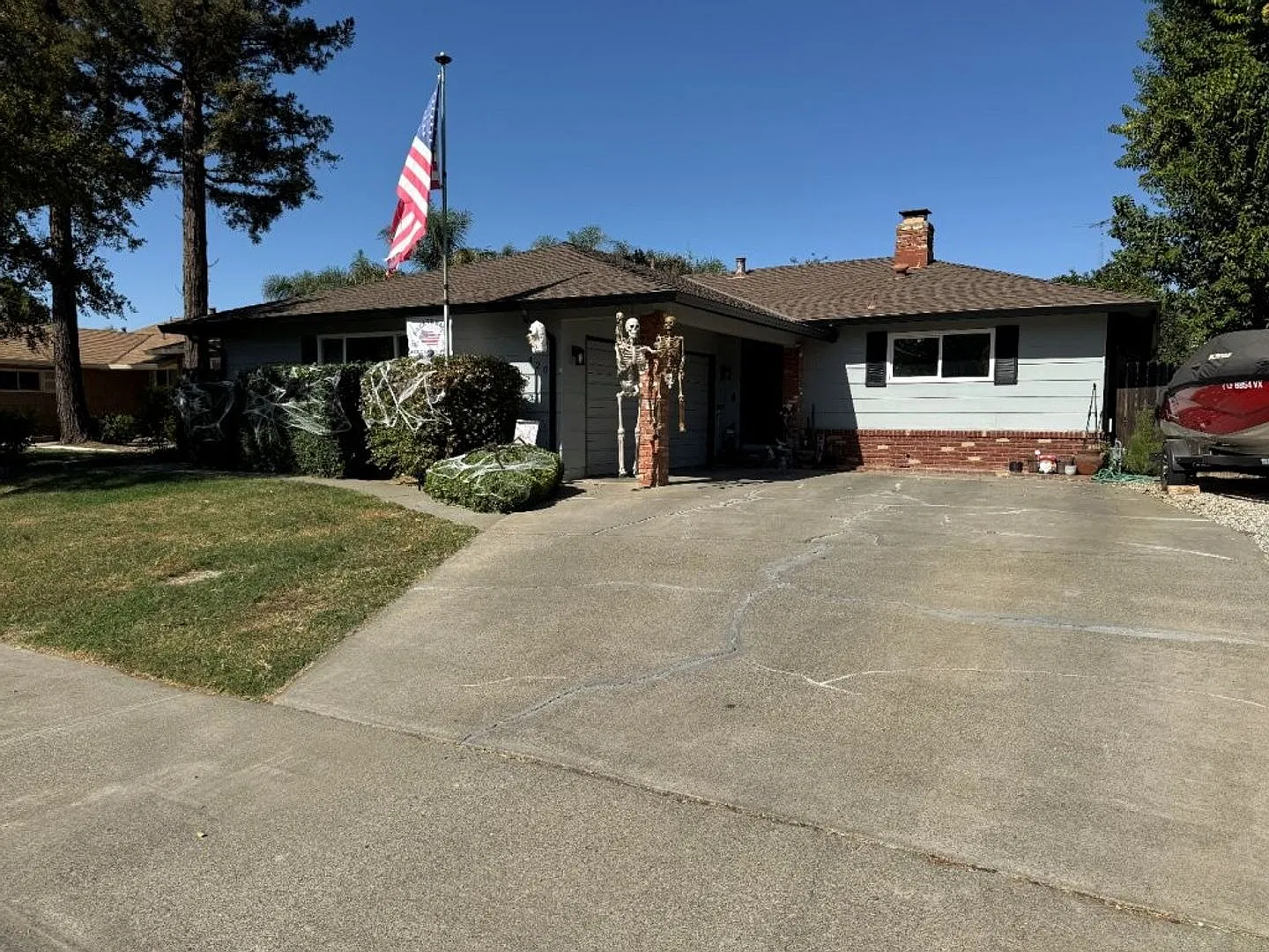 Spacious & Updated Home in a Desirable Woodland Location! — Photo 2