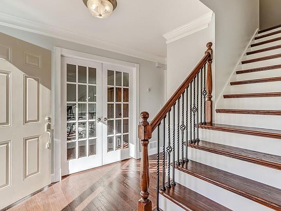 5th image of 2133 Country Club Dr