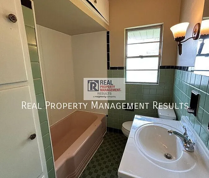 759 S Saint James Blvd — Photo 9