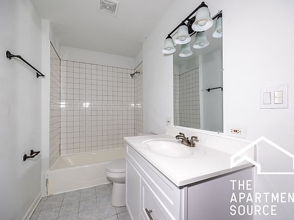 4th image of 1015 N La Salle Dr APT 2F
