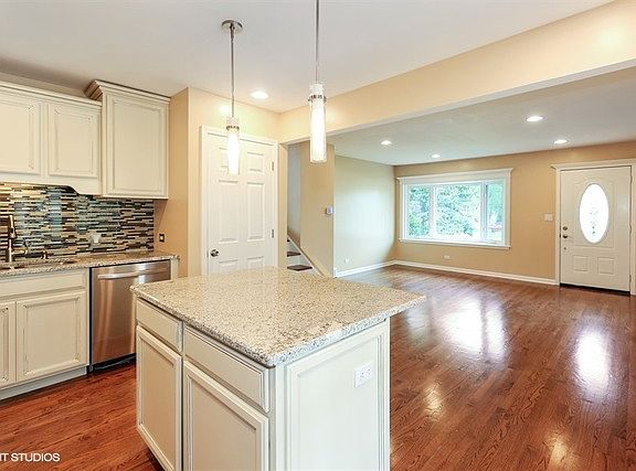 4th image of 625 W Gladys Ave