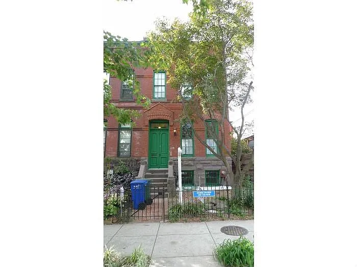 1009 Independence Ave SE photo 1