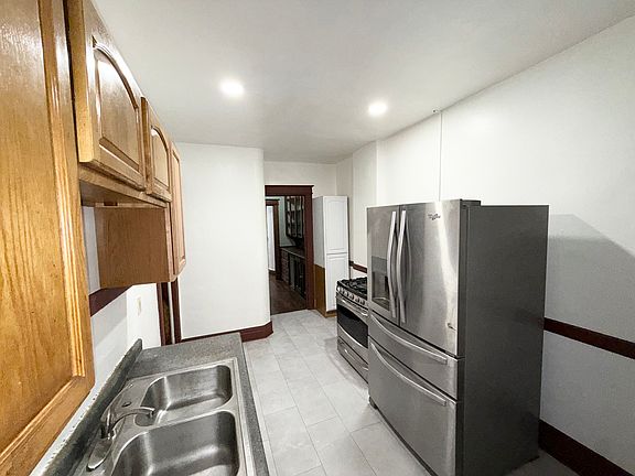4th image of 255 Ravine Ave