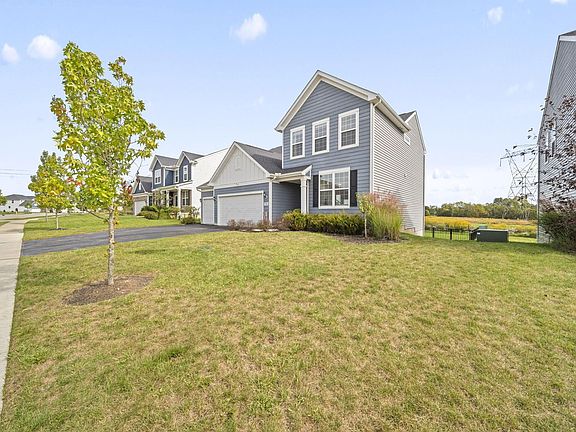 3rd image of 776 Fescue Rd