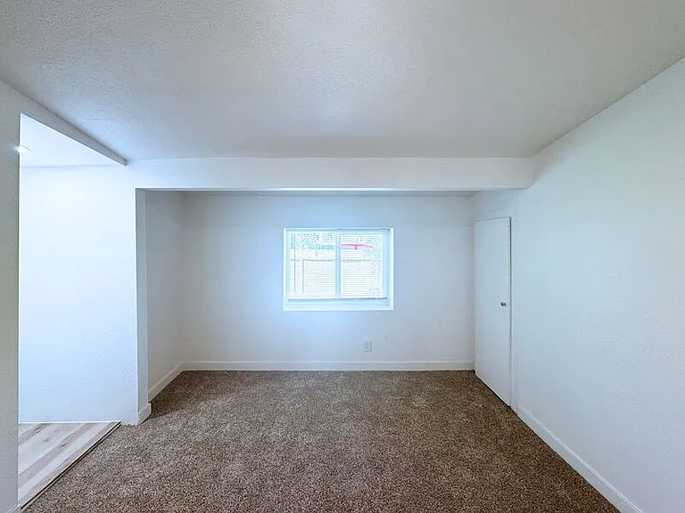 2210 W 19th Ave — Photo 18