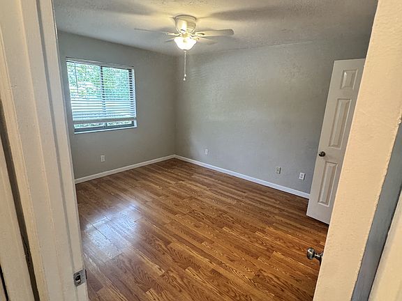 3rd image of 216 Dixie Dr APT B3