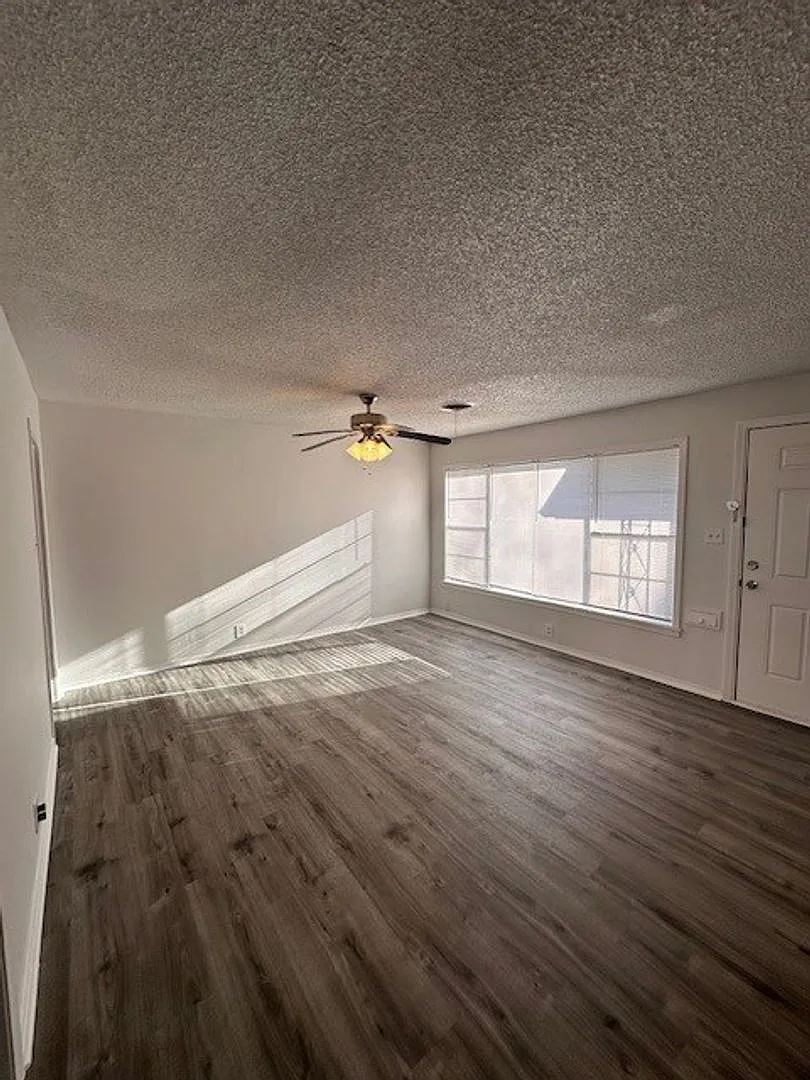 Spacious Baylor University Home — Photo 2