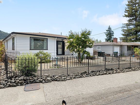 2nd image of 2735 W Sherwood Ave