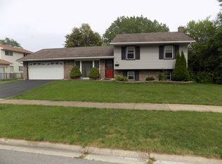 759 Newport St W, Roselle, IL 60172