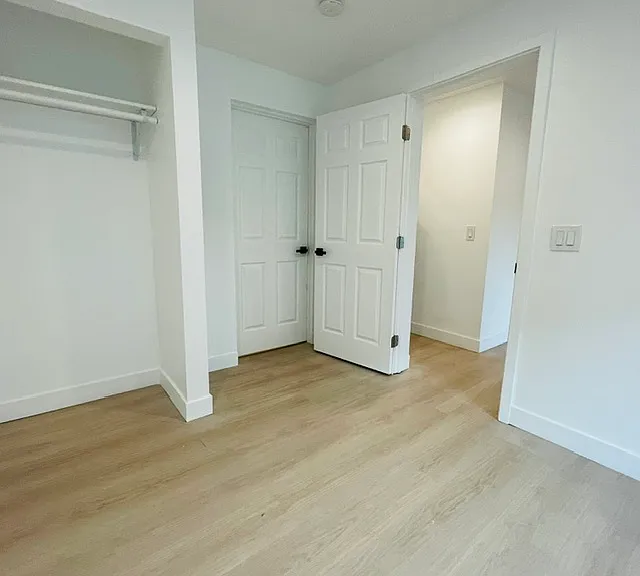 Bedroom towards entry/exit w/closet