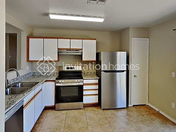 5th image of 15770 W Gelding Dr