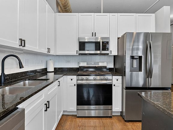 2nd image of 950 W Monroe St Unit 612