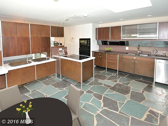 5th image of 6202 Waterway Dr