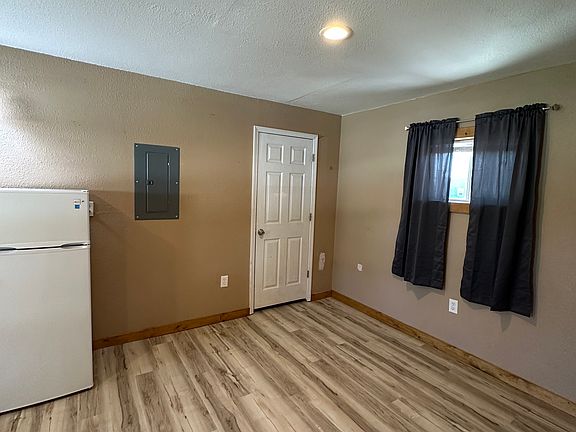 5th image of 211 Elm St #1