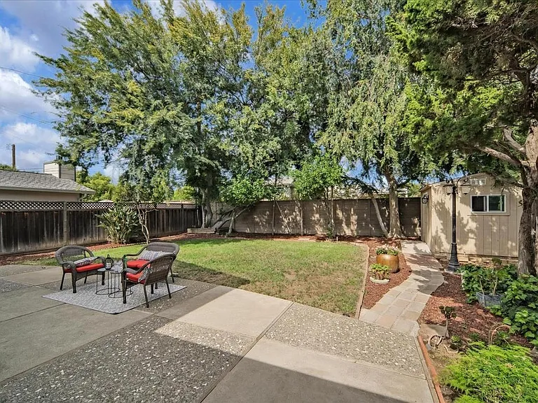 1673 Grizilo Dr — Photo 24