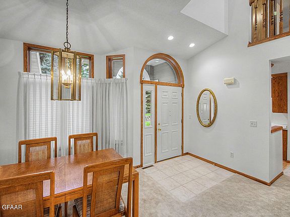 3rd image of 891 Raindale Ct